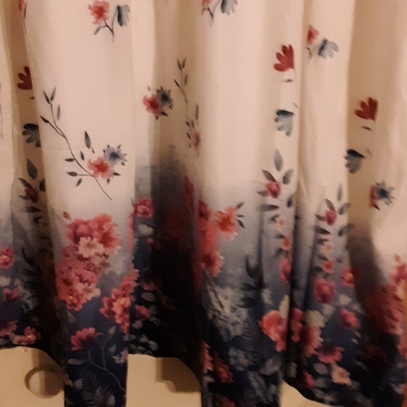 Dress - Picture 3 of 4